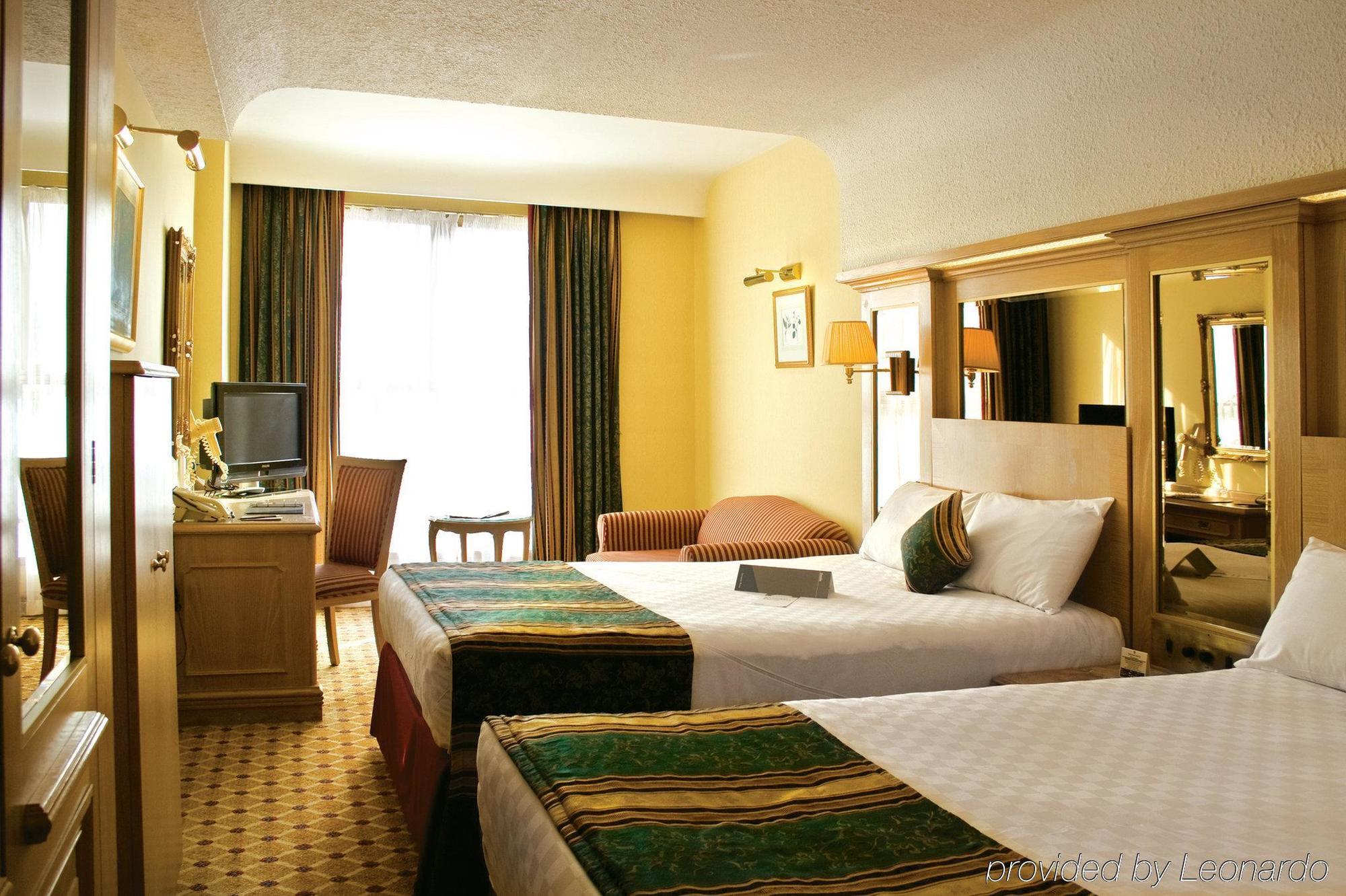 Thistle Westminster London Room photo
