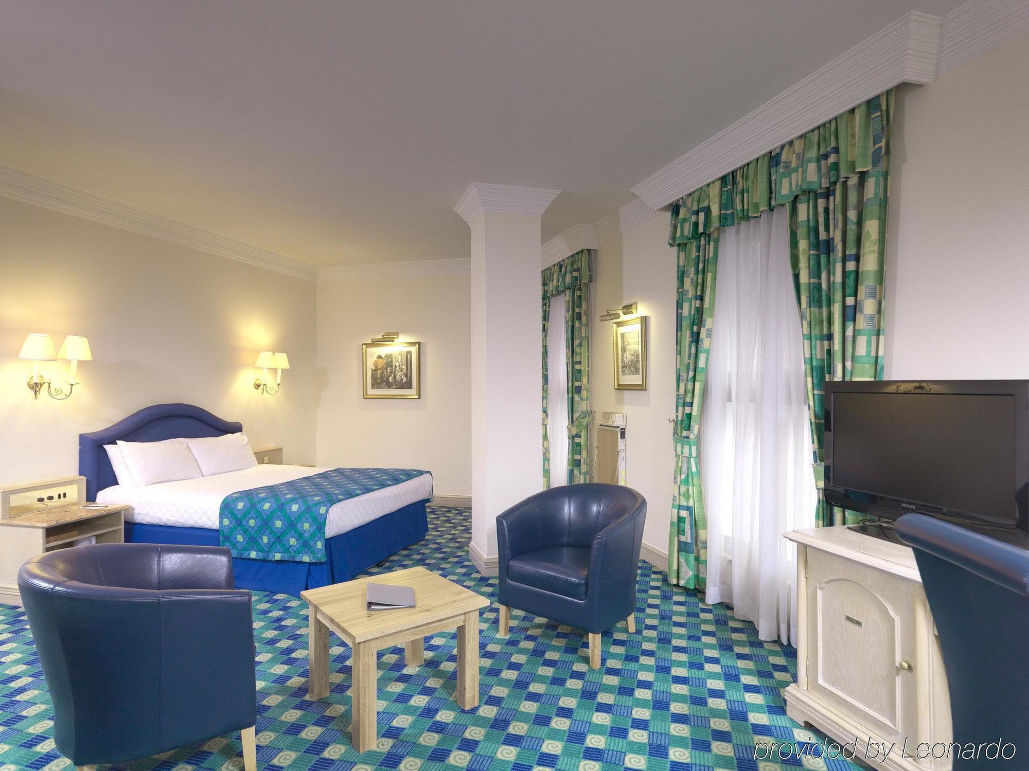 Thistle Westminster London Room photo