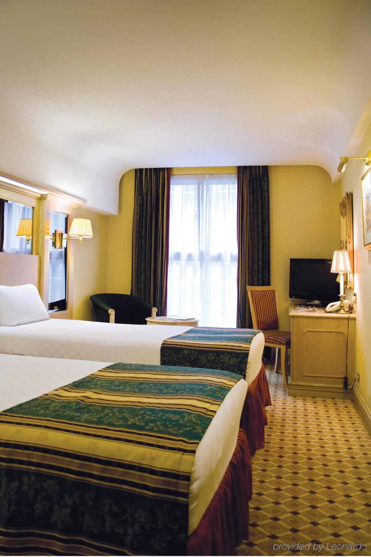 Thistle Westminster London Room photo