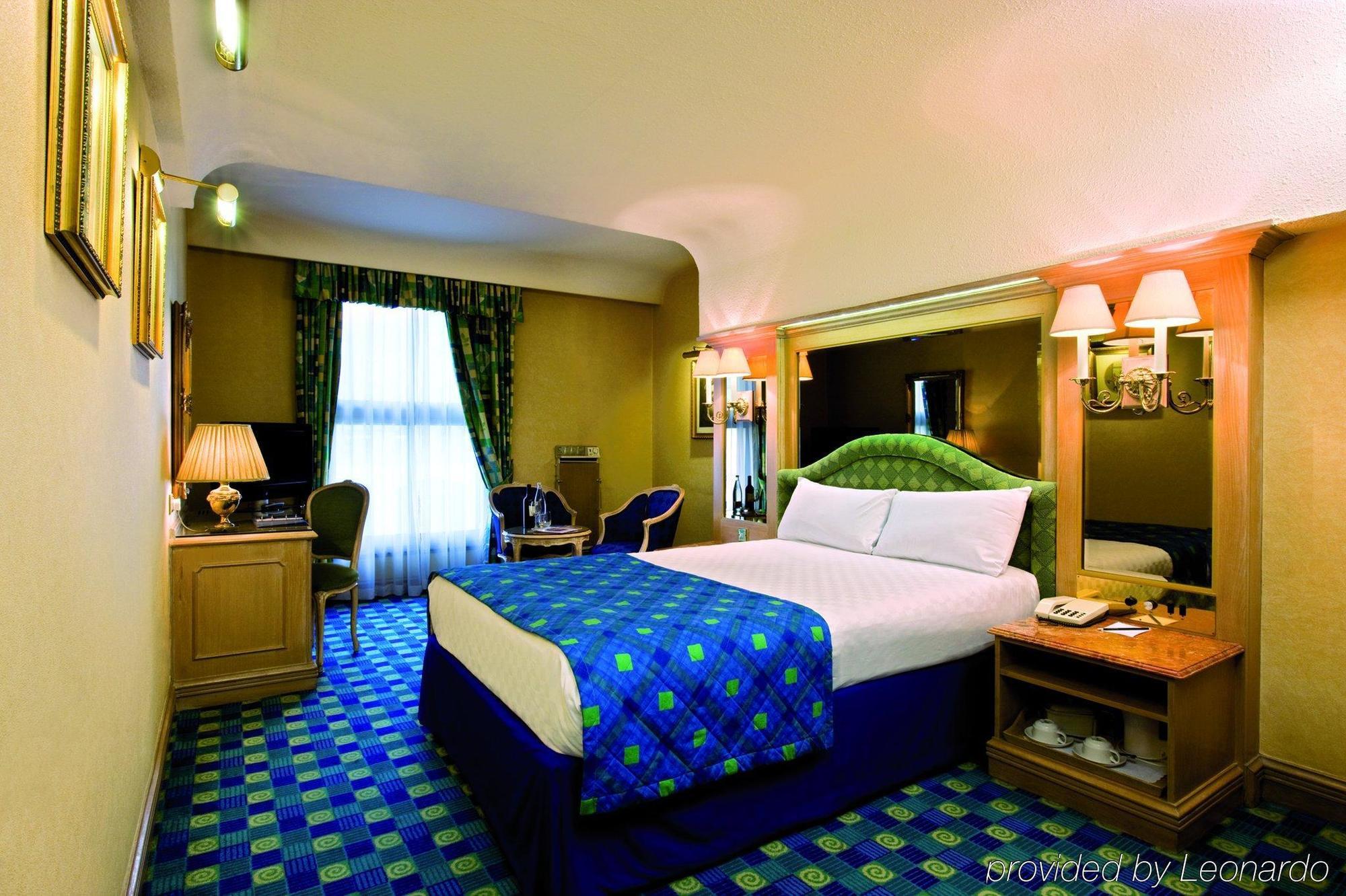 Thistle Westminster London Room photo