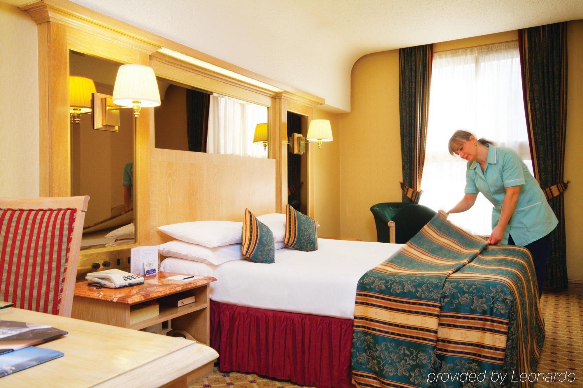 Thistle Westminster London Room photo