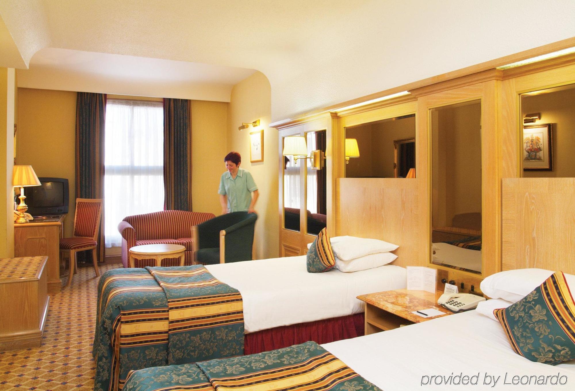 Thistle Westminster London Room photo