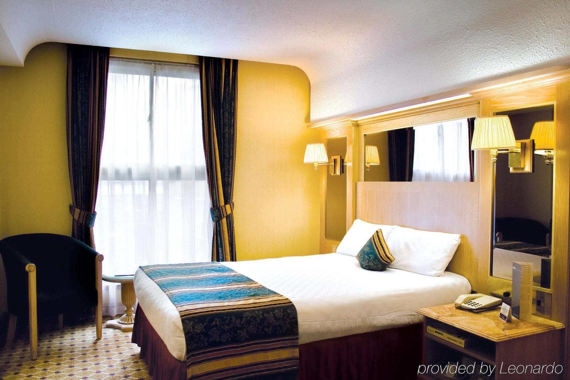 Thistle Westminster London Room photo