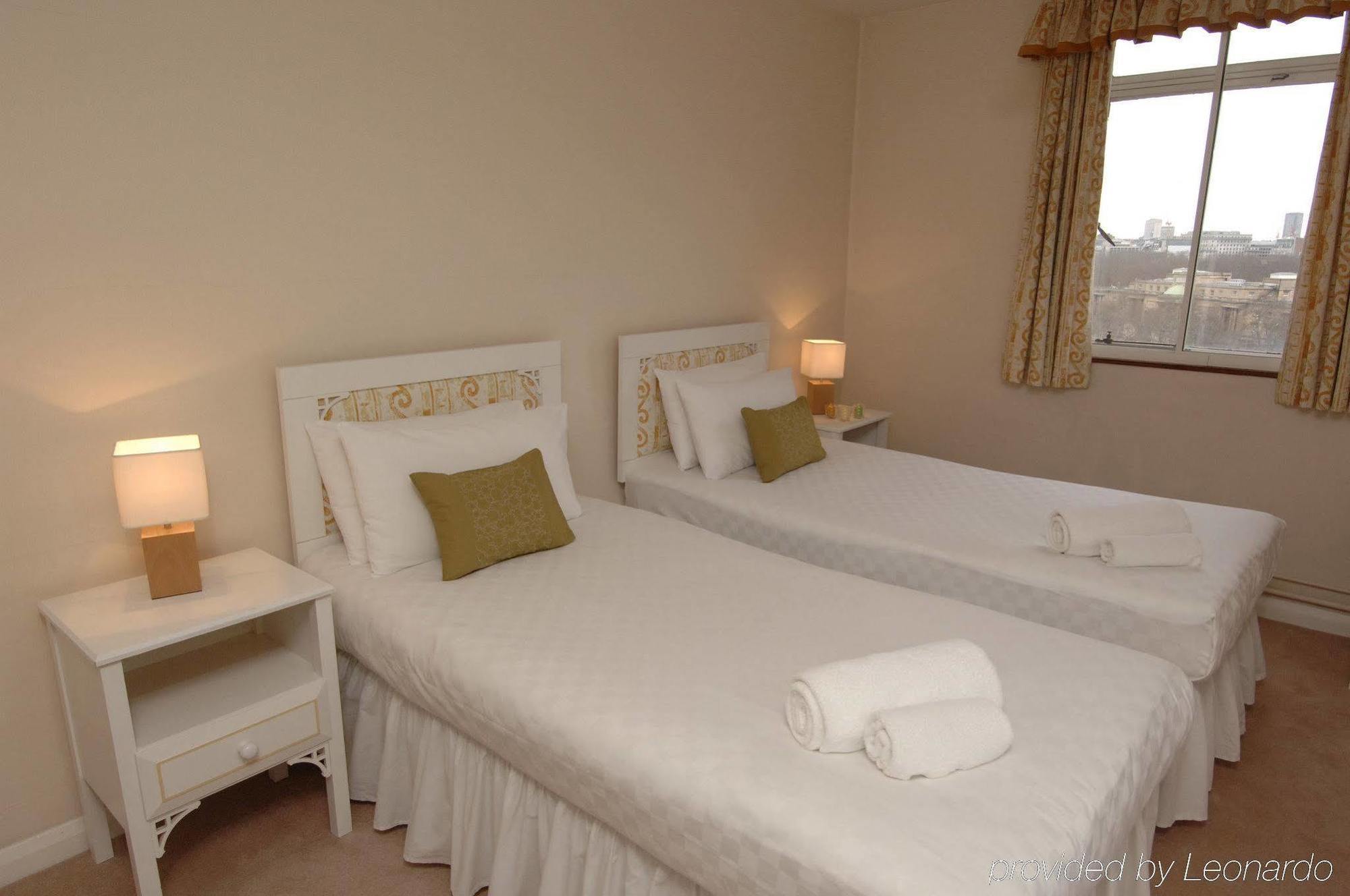 Thistle Westminster London Room photo