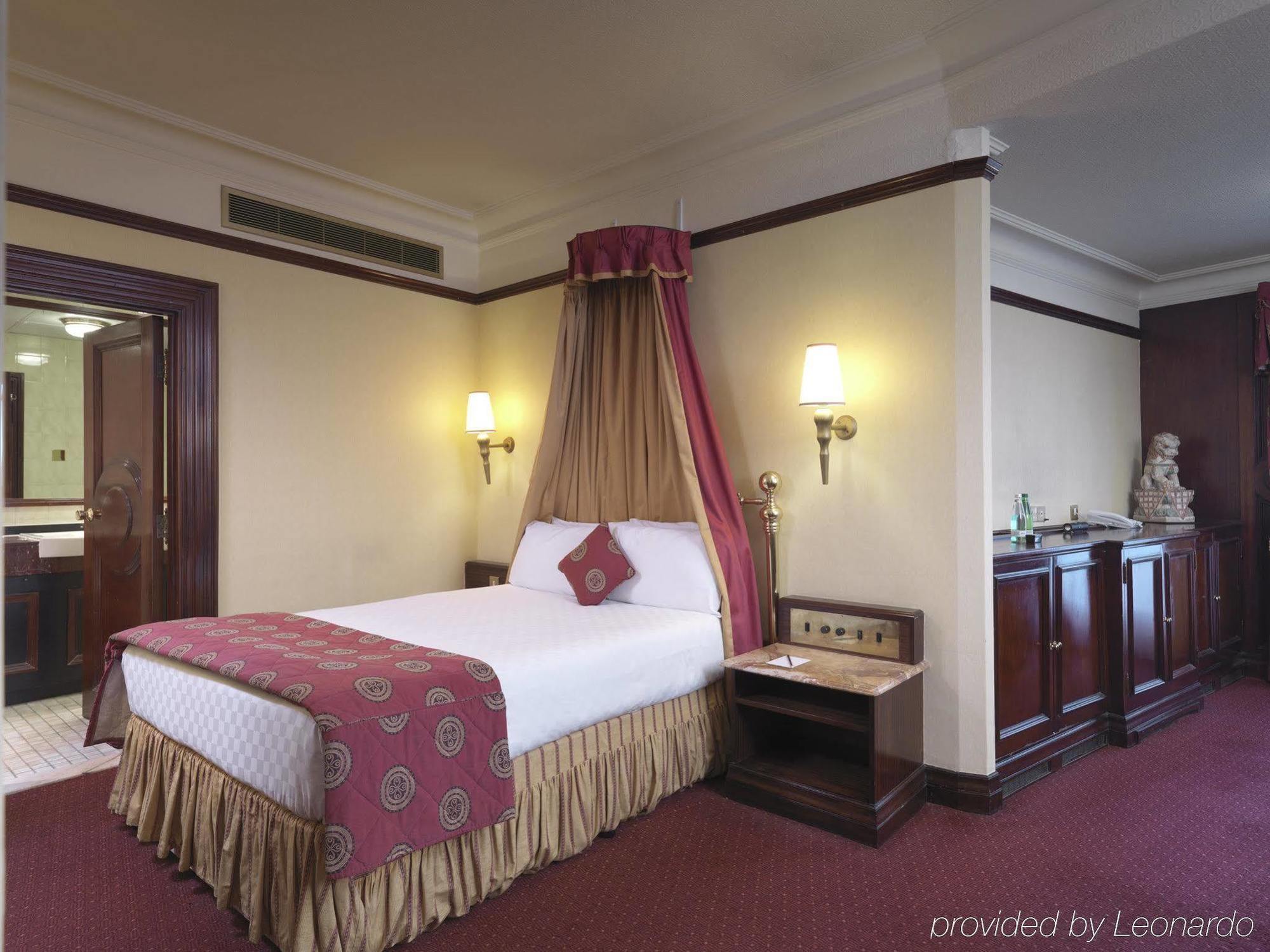 Thistle Westminster London Room photo